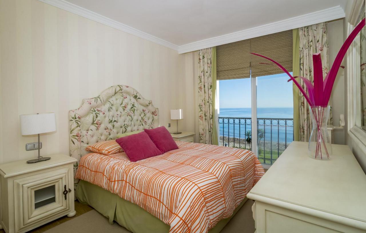 Hb - Comfortable Beachfront Holiday Apartment Estepona Zewnętrze zdjęcie