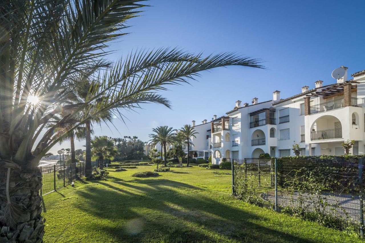 Hb - Comfortable Beachfront Holiday Apartment Estepona Zewnętrze zdjęcie