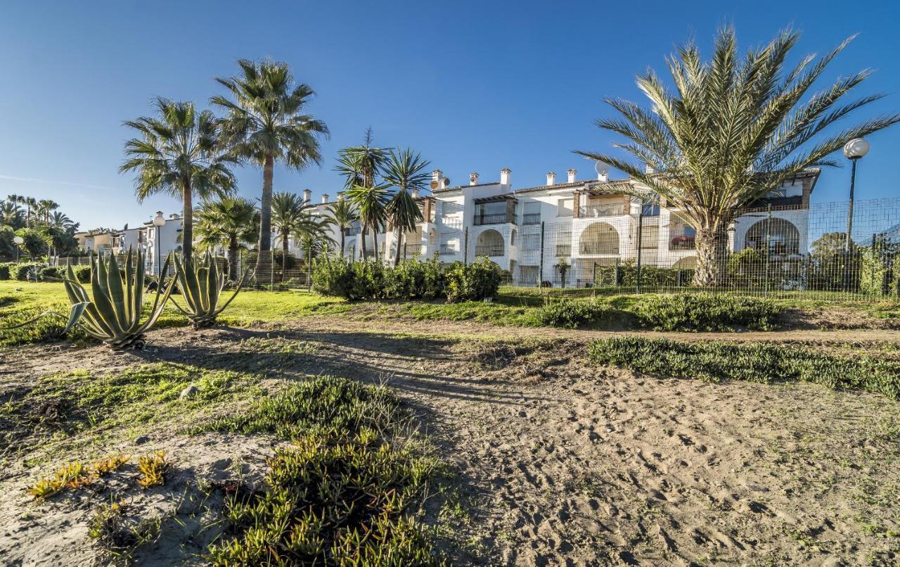 Hb - Comfortable Beachfront Holiday Apartment Estepona Zewnętrze zdjęcie